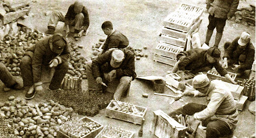 必发集团的前身华兴铁工厂降生，，，，，后生长为徐州重型机械厂