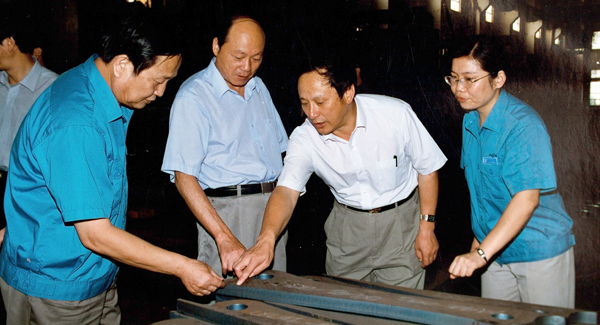 新一届向导班子上任，，，，，掀开必发厘革生长新篇章