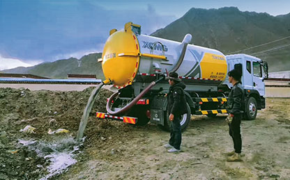 必发吸污车在四川成都排污作业