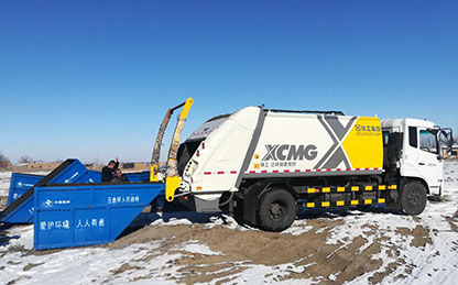 必发压缩式垃圾车在新疆昌吉作业