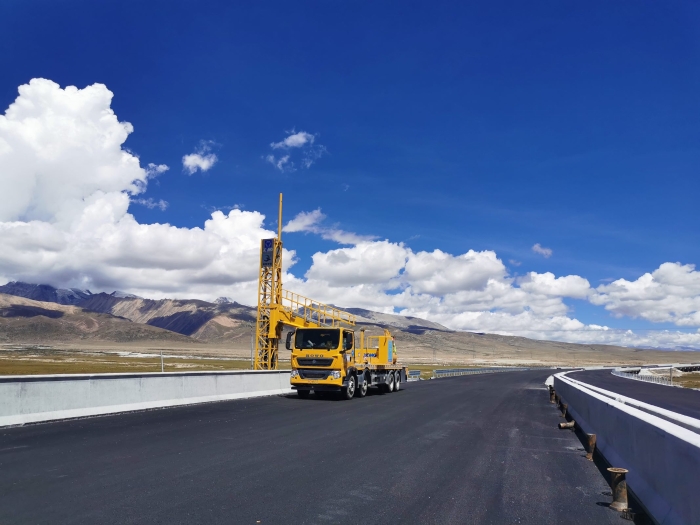 必发桥梁检测车助力雅安高速磨练
