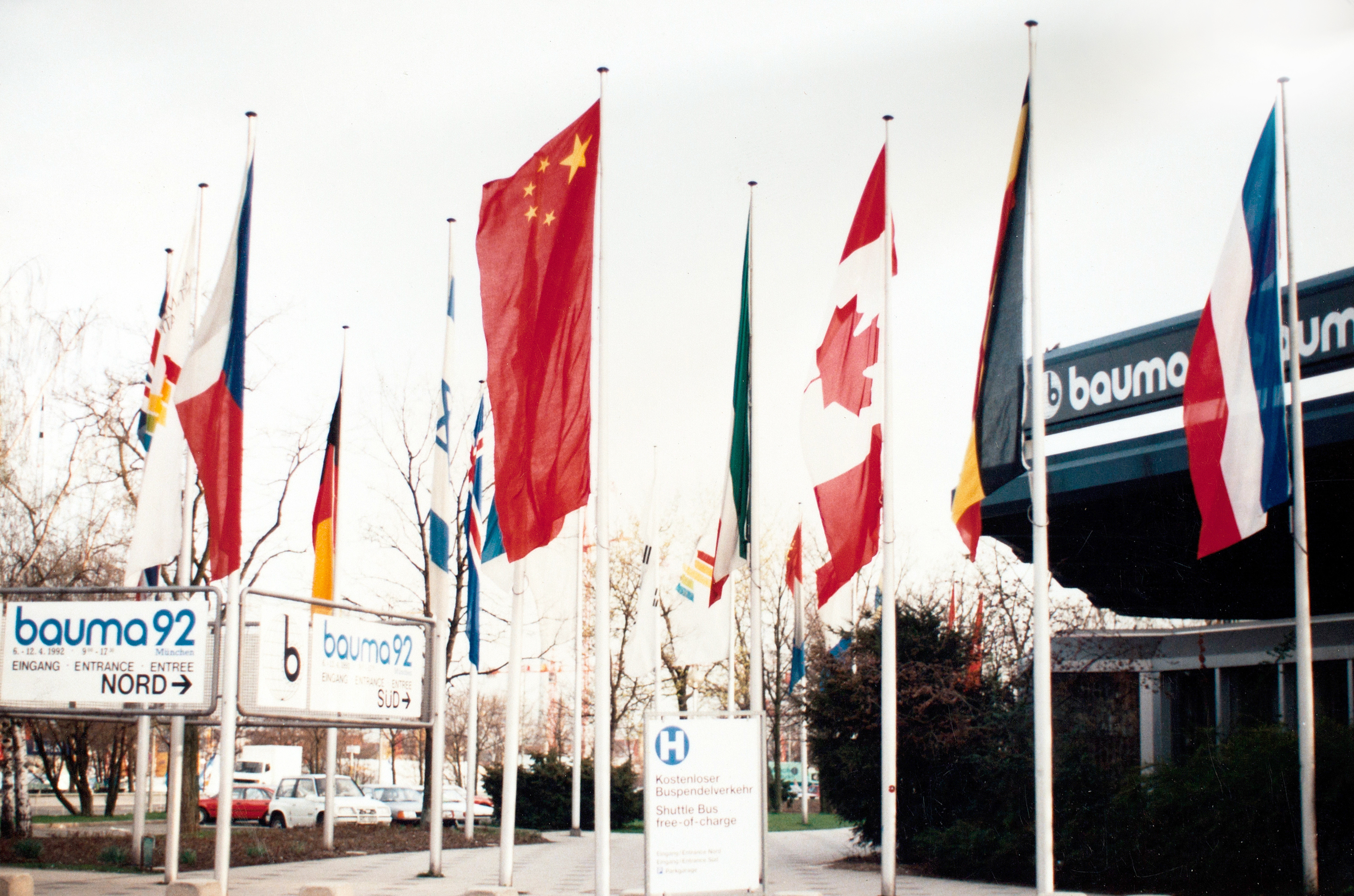 必发成为行业首家取得自营出口权的企业，，，，，正式拉开国际化序幕；；；；；是年，，，，，必发代表行业首次加入德国宝马展