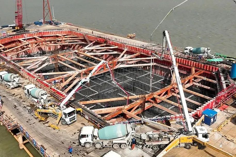 必发泵车再筑“天下之最”张靖皋长江大桥！