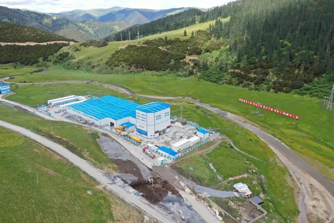 “站”立高原！必发搅拌站助力川藏线建设！