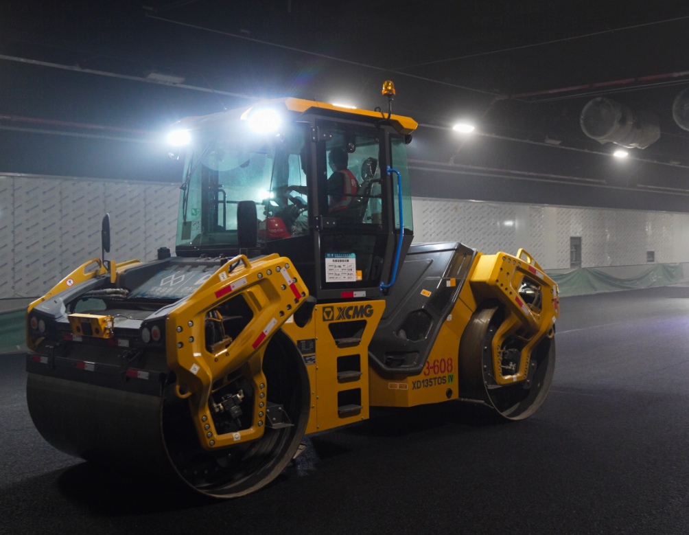 粤港澳大湾区，，，，，，，必发蹊径机械现身又一超等工程
