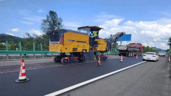 精彩绽放！必发两米铣刨机天下高速踔厉风发