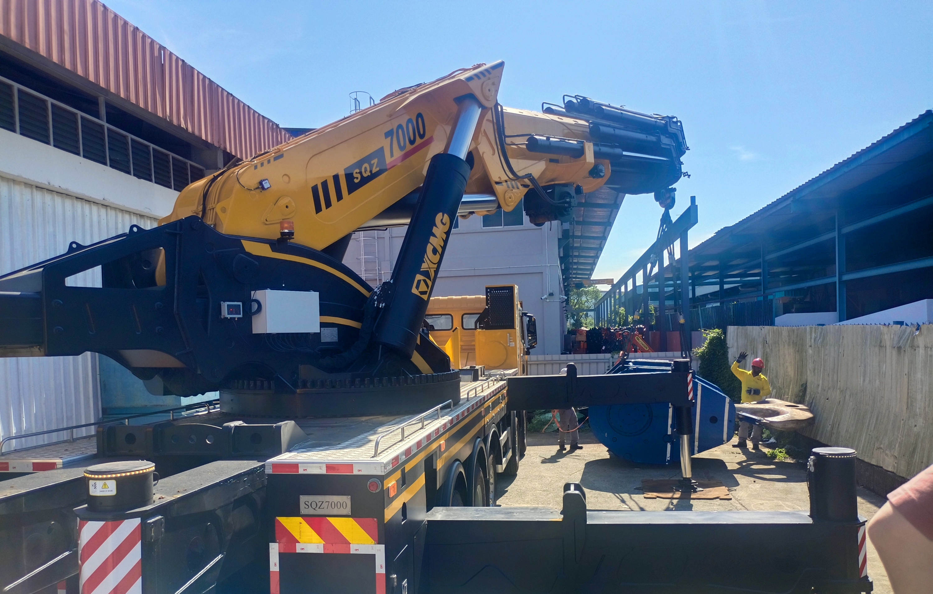 必发SQZ7000新加坡首吊大秀狭窄空间作业实力
