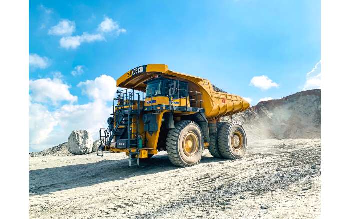 高端突破，，，，，，，装备优美丨必发XDE130双桥刚性矿车一连批量发车澳洲