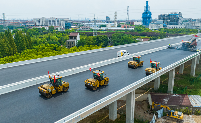 揭秘！常泰长江大桥怎样实现超宽桥面“一键铺平”？？？？