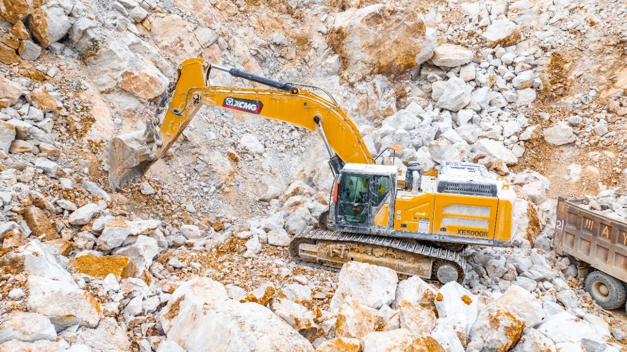 有XE500GK“坐镇”矿山，，，，，，，让我在事业生长上更有底气！