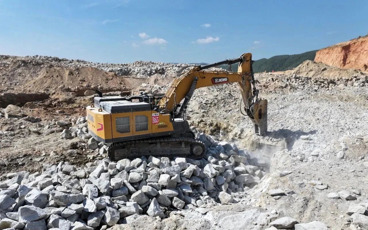 携手出击！必发中大挖奏响新能源工业生长新序曲