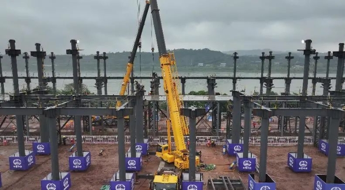 这把高端局！必发G2起重机助力成渝铁路刷新！