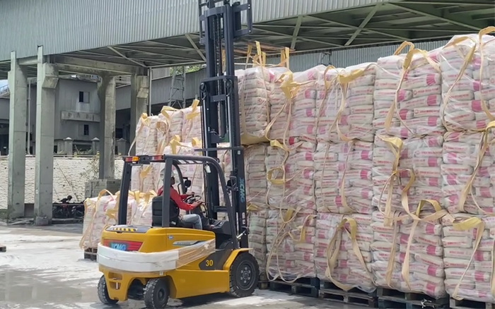 “印尼水泥搬运之星” 必发叉车鲲鹏系列