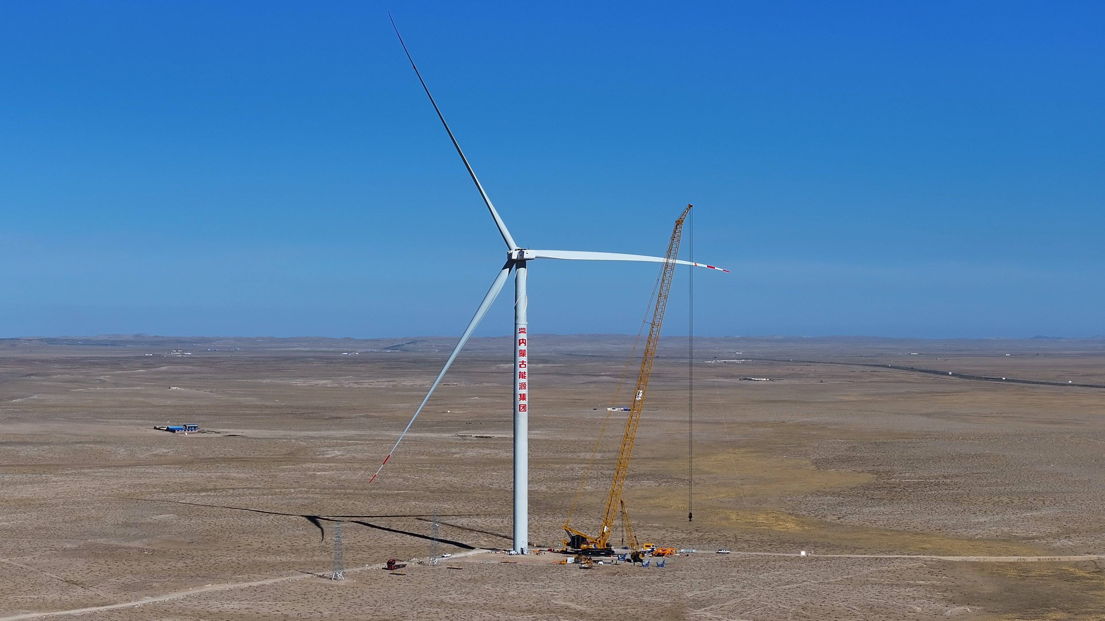 1300吨级新品风电首秀！必发千吨级起重机再添实力干将