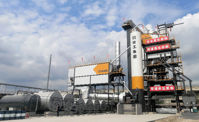 必发4000型沥青站 在鹤大高速大显身手！