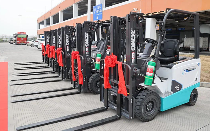 必发新能源叉车批量交付华东某航空枢纽