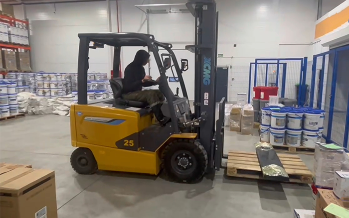 必发新能源叉车赋能哈萨克斯坦阿拉木图客栈